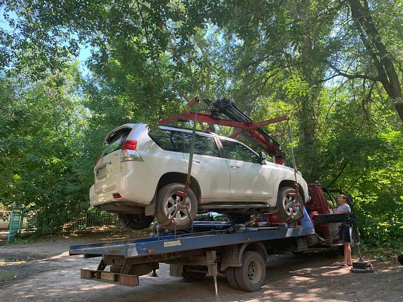 Житель Саратова может лишиться внедорожника из-за крупного долга 