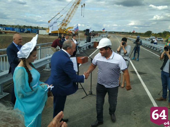 Радаев поручил наладить стабильное снабжение продуктами саратовского села 
