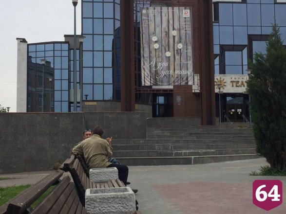 Жители Саратова в День Победы устраивают одиночные автопробеги с флагами