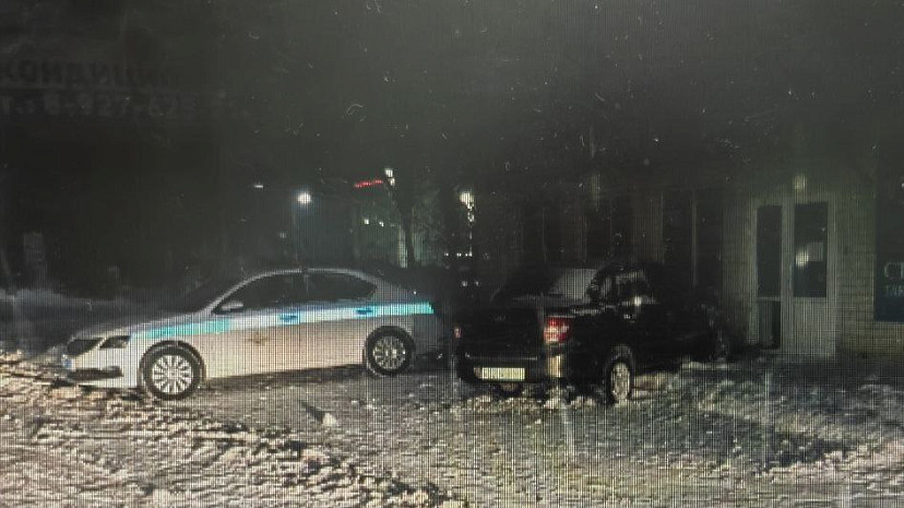 В Энгельсе «Гранта» врезалась в здание