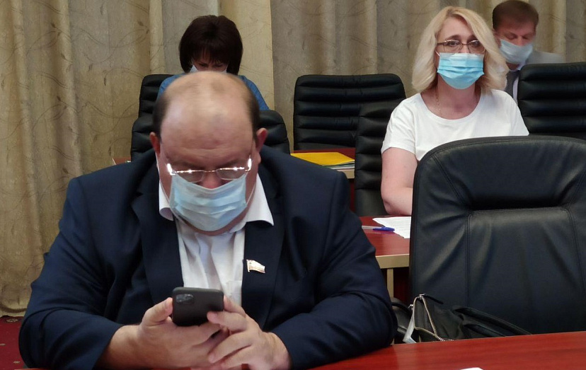 Озвучен размер средней зарплаты медработников в Саратове