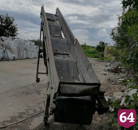 Рабочему при уборке мусора оторвало погрузчиком руку 