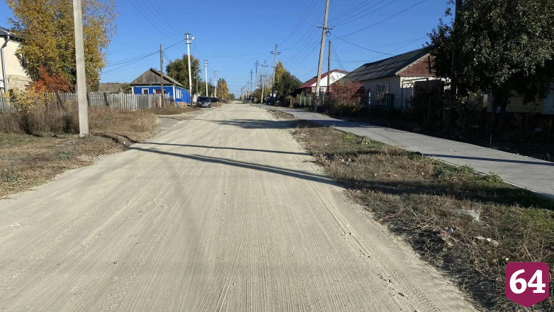 В райцентре Саратовской области завершилось щебенение дорог