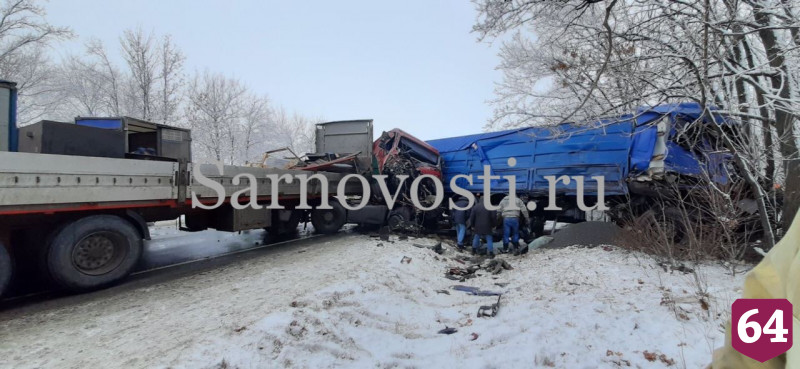 Под Саратовом произошло массовое ДТП с грузовиками
