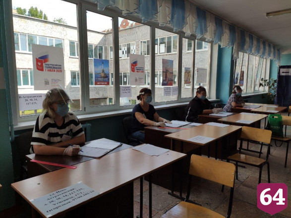 Саратовцы идут голосовать по поправкам в Конституцию для влияния на будущее страны