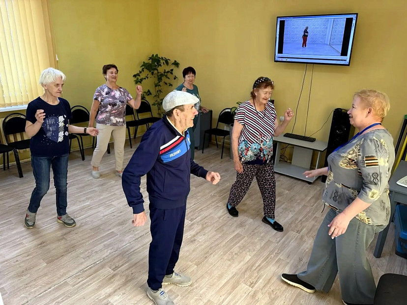 В Саратовской области для пенсионеров проводят групповые занятия с психологом