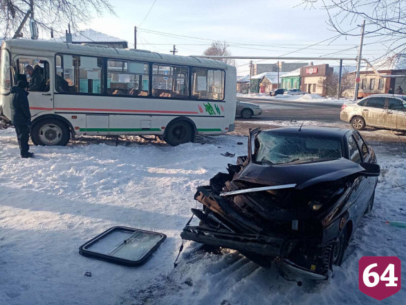 Аварией с 5 пострадавшими под Саратовом заинтересовались следователи