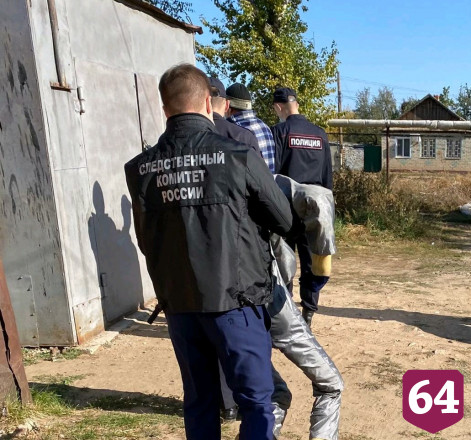 Саратовца отправили на строгий режим за убийство соседа у подъезда