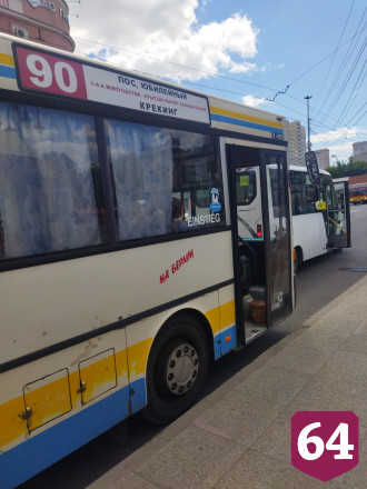 В Саратове пассажиров автобуса обматерили за просьбу убрать мусор