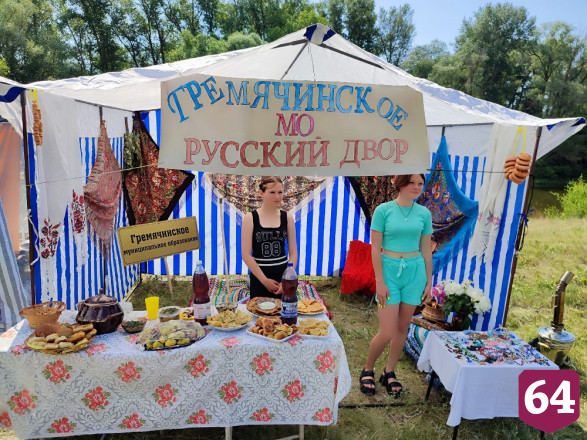  Саратовцы под гармонь соревновались в силе и ловкости 