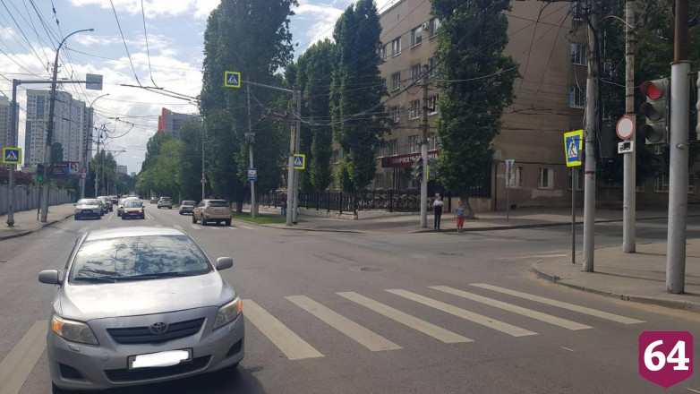 В Саратове трое пешеходов нарушили правила и попали в больницу