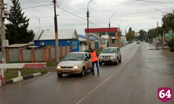   Саратовским водителям напомнили о правилах пересечения железнодорожных переездов