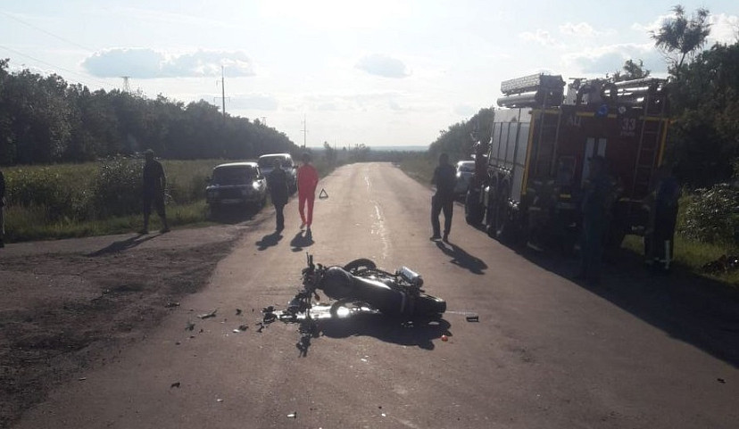 Подростки на мотоцикле пострадали в аварии под Саратовом