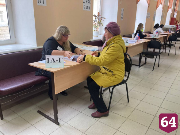 Саратовцы пришли на выборы до начала своего рабочего дня