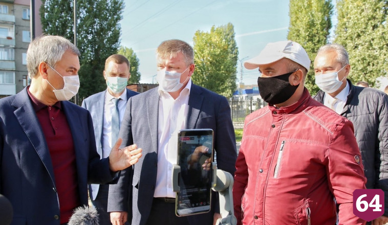 Володин отправил главу Саратова укладывать асфальт 