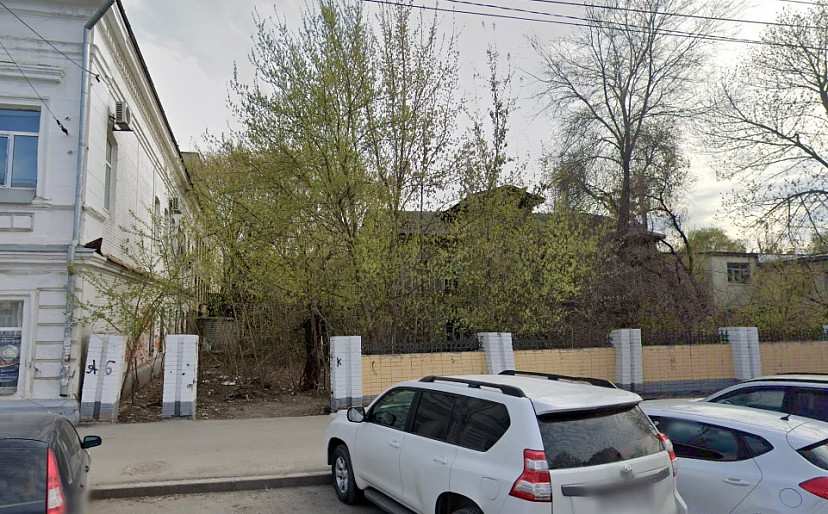 В Саратове опасаются пожара в школе из-за соседства с «бомжатником» 