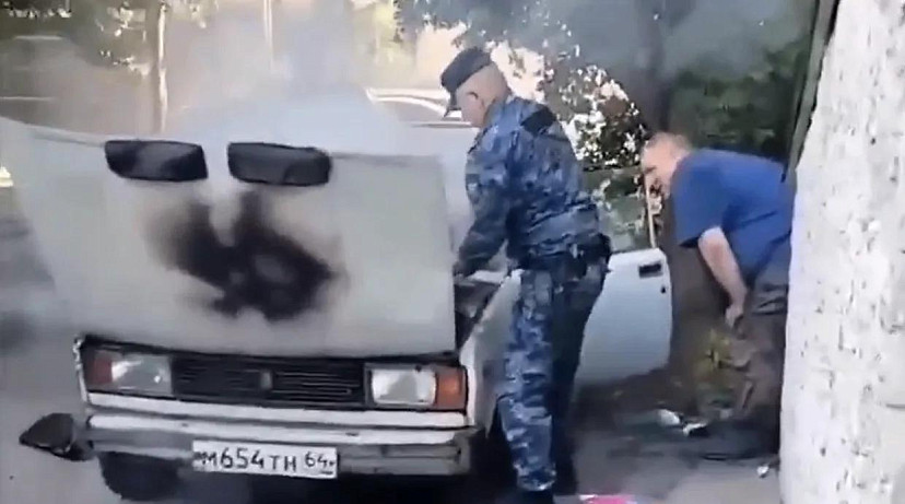Саратовские приставы потушили автомобиль и предотвратили взрыв 