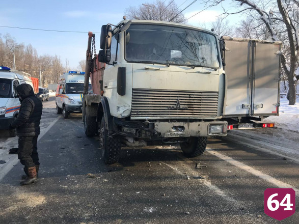 В Саратове мужчина бросил друга умирать после ДТП с мусоровозом