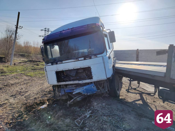 В Саратове водитель грузовика из-за невнимательности устроил ДТП с погибшим