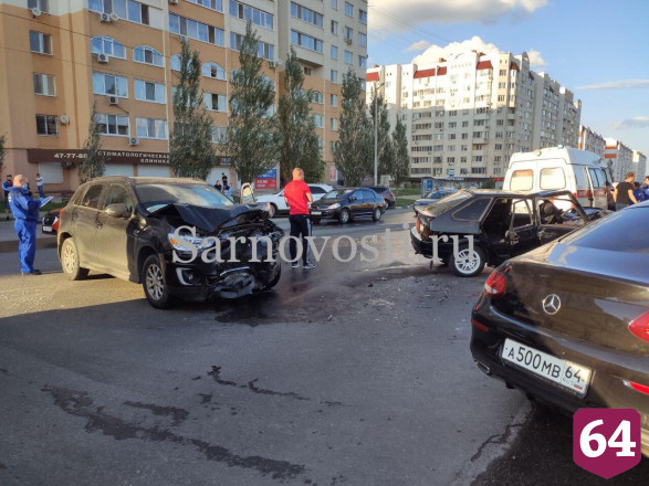 В массовом ДТП у «Макдоналдса» пострадала семья с годовалым ребенком
