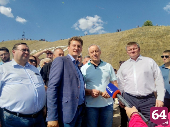 Саратовский губернатор приехал на исторический фестиваль на электричке 