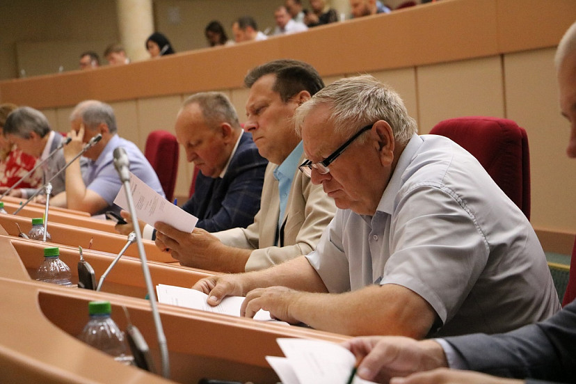 Депутаты при выборе вице-спикера задумались о конкурсе красоты 