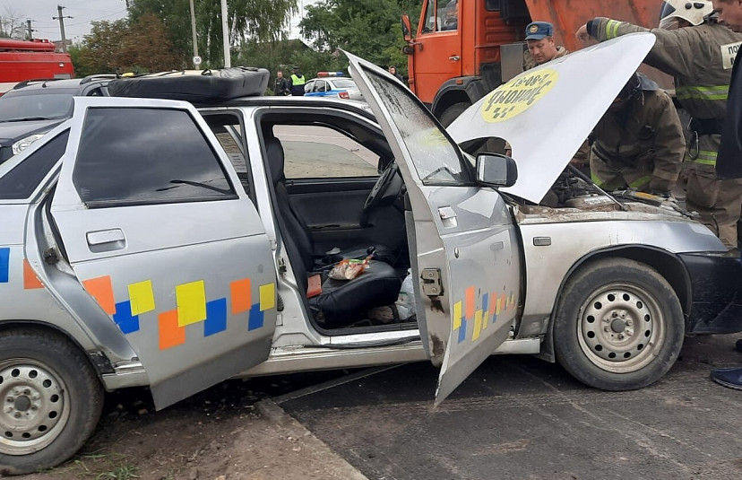 Женщина после поездки в такси попала в травматологию 