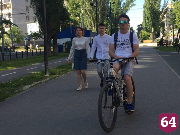 В сквер на Рахова массово выехали велосипедисты