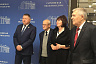 Спикер облдумы на выставке живописи взялся за кисть