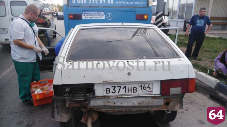Легковушка протаранила автобус с пассажирами и травмировала 2 человек