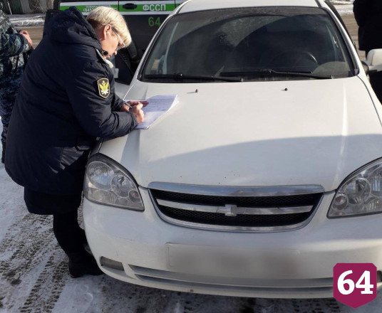 Саратовский алиментщик продал иномарку и переехал в Санкт-Петербург
