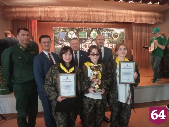 Две отличницы и «крутой чел» победили в состязаниях юных лесничих 