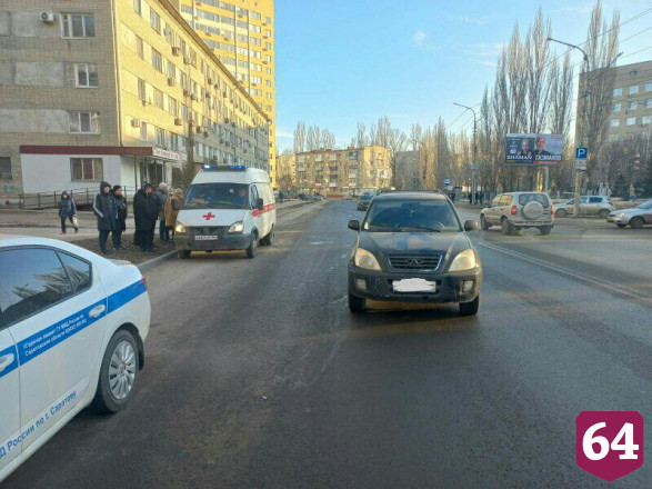 У колледжа в Саратове сбили 17-летнего юношу
