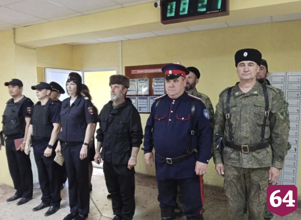 Саратовские казаки помогают охранять общественный порядок