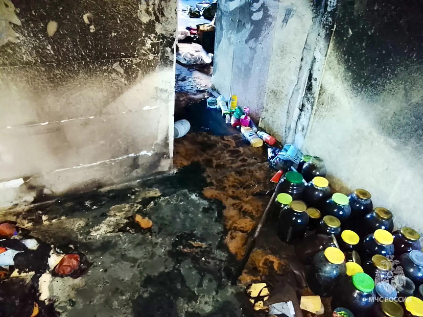 В Саратовской области двое мужчин надышались дымом на пожаре в квартире