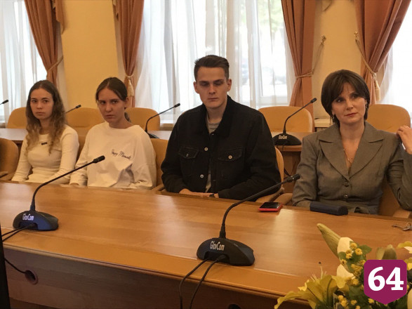 Саратовские студенты оценили совет отказаться от фастфуда и есть сало
