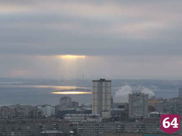 Горожане делятся в сети фотографиями предновогоднего Саратова