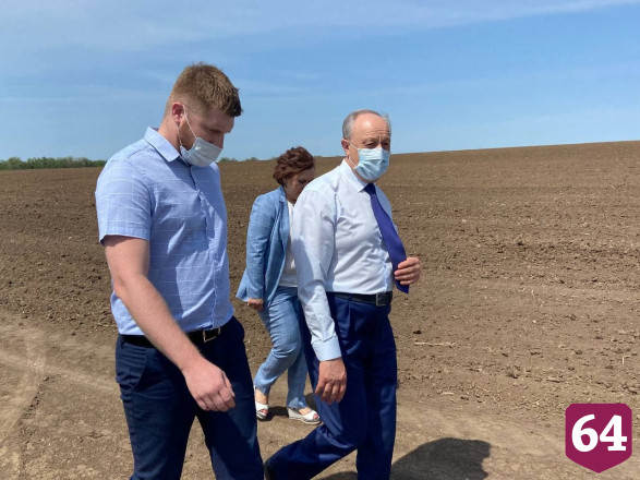 Механизаторы рассказали губернатору о зарплате в 51 тысячу рублей 