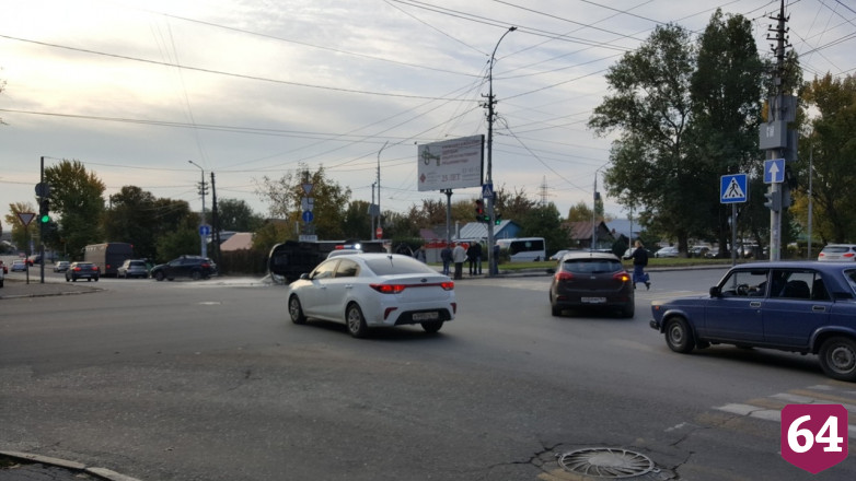 В Саратове после ДТП со «скорой» в больницу доставили трех человек 