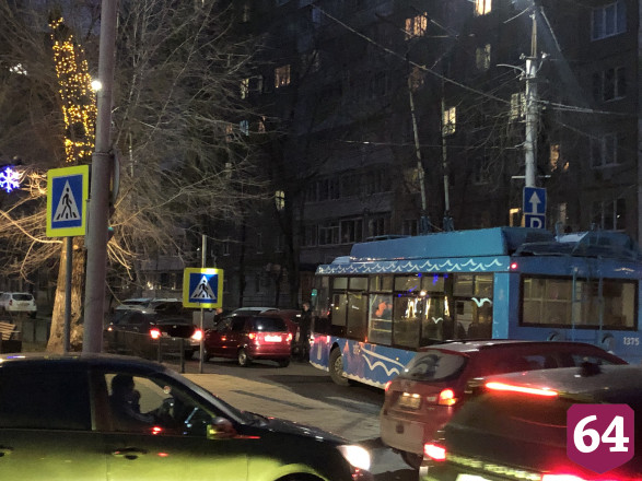 ДТП в центре Саратова остановило троллейбусы