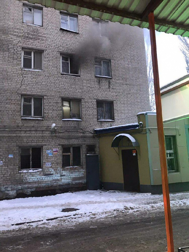 В Саратове из горящей пятиэтажки на Энтузиастов эвакуировали 16 жильцов