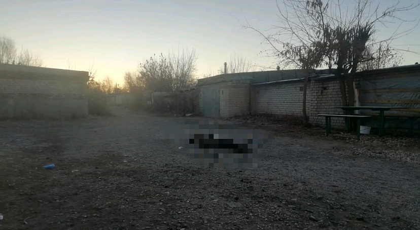 Прохожий нашел в гаражах мертвеца 