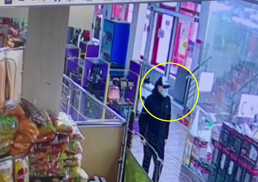 Кража кошелька из магазина на Тархова попала на видео