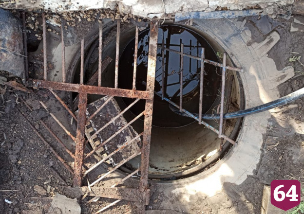 Пожилой мужчина утонул в колодце у дома