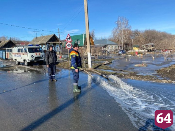 В Саратовской области паводок затопил 13 мостов