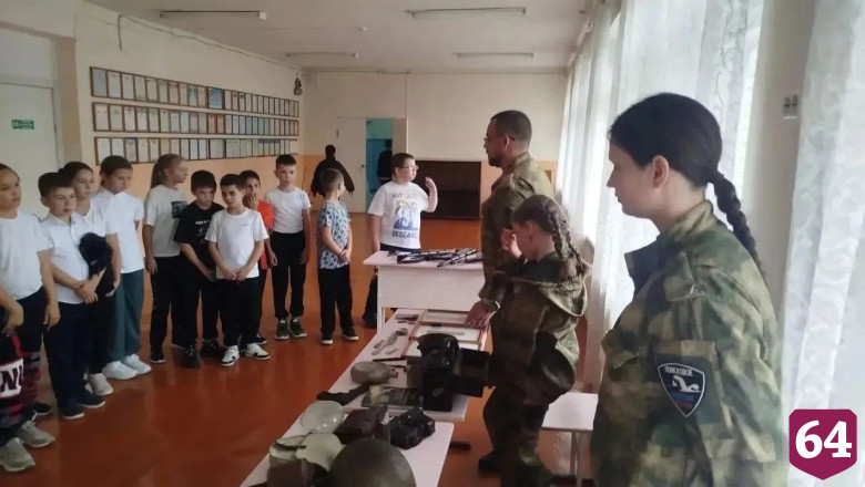 Саратовские поисковики показали детям находки с «Вахты памяти»