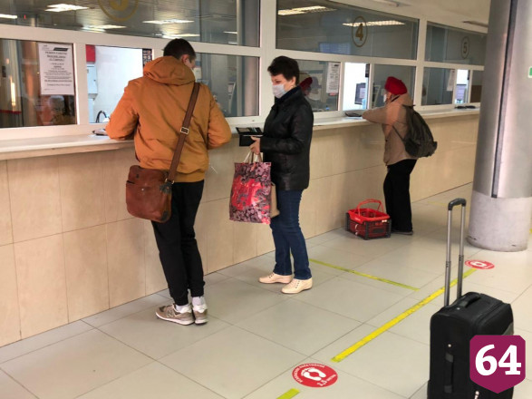 Жители Саратова не боятся заболеть коронавирусом на вокзале