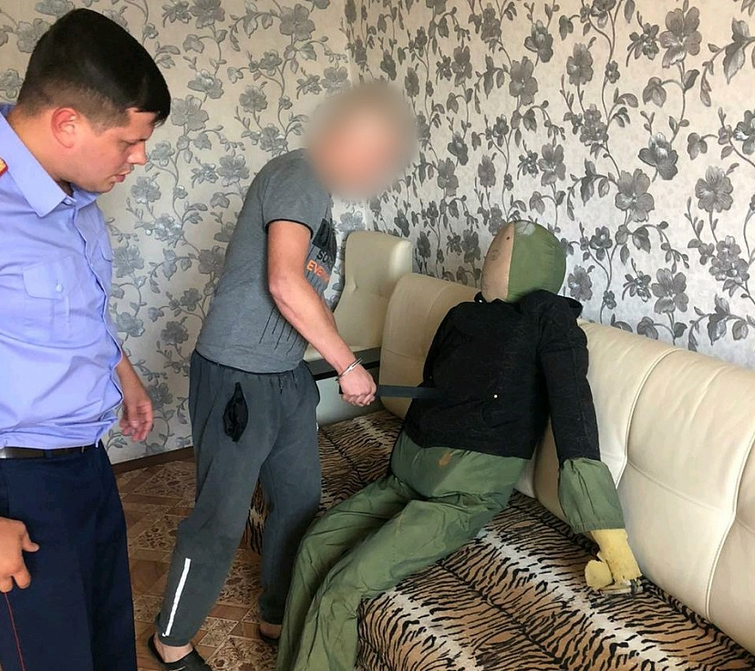 Психически больной молодой человек зарезал отца и покалечил мать