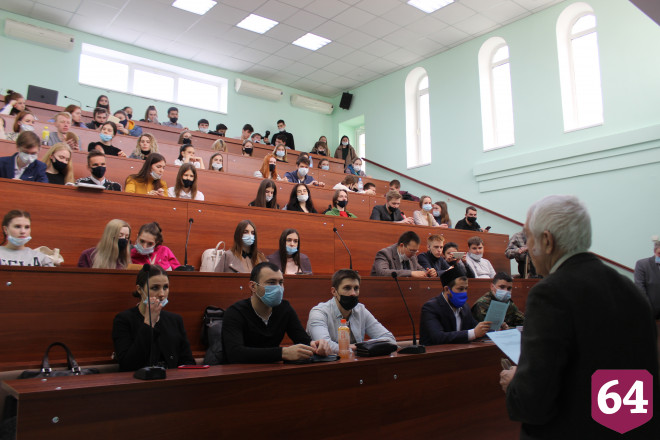 Саратовских студентов призвали не доверять слепо соцсетям