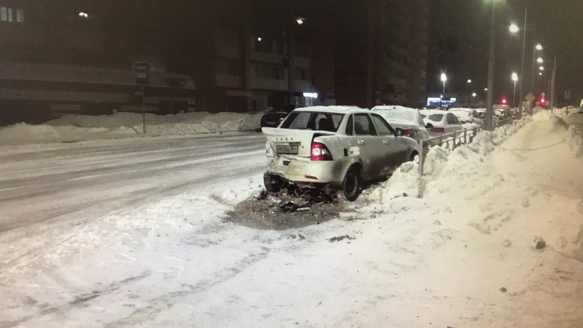 Водитель протаранил два автомобиля на Менякина и скрылся